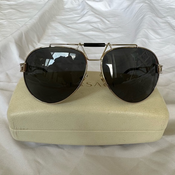 Versace Sunglasses 2160 63MM Gold frame with Grey Lenses AUTHENTIC - Picture 3 of 6